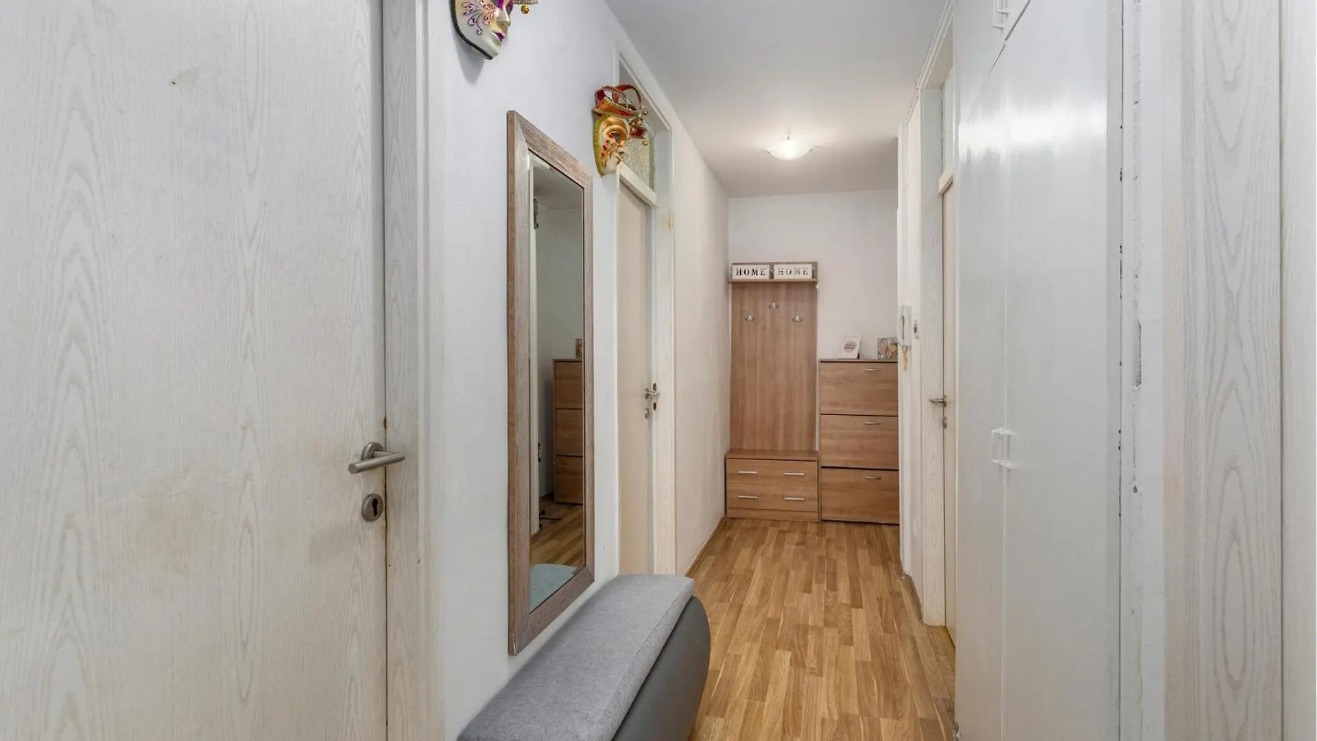 3 Bedroom Beautiful Apartment In غييكا 0*,