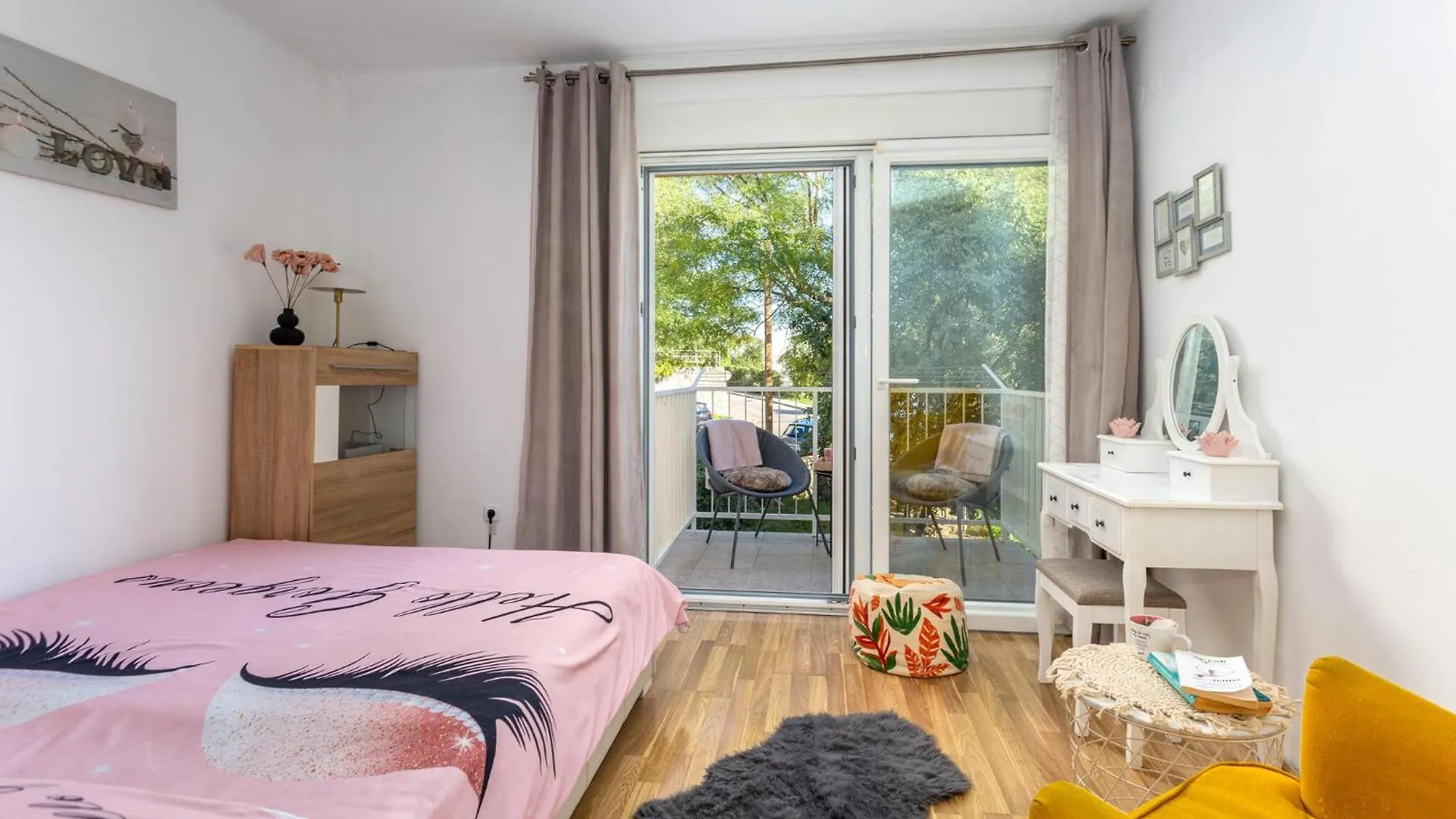 3 Bedroom Beautiful Apartment In غييكا